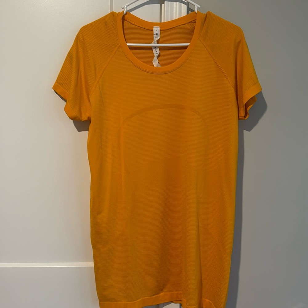 Lulu lemon shirt